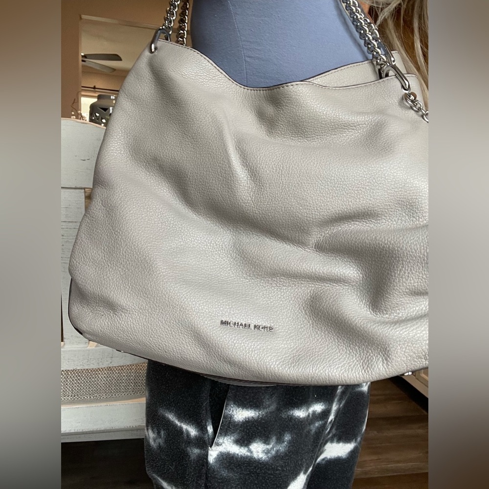 EUC large Michael kors shoulder bag. Matching wallet/ wristlet also listed